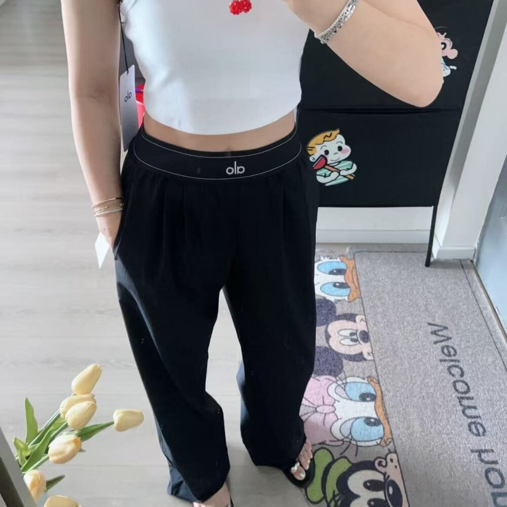 ALO Yoga black pants